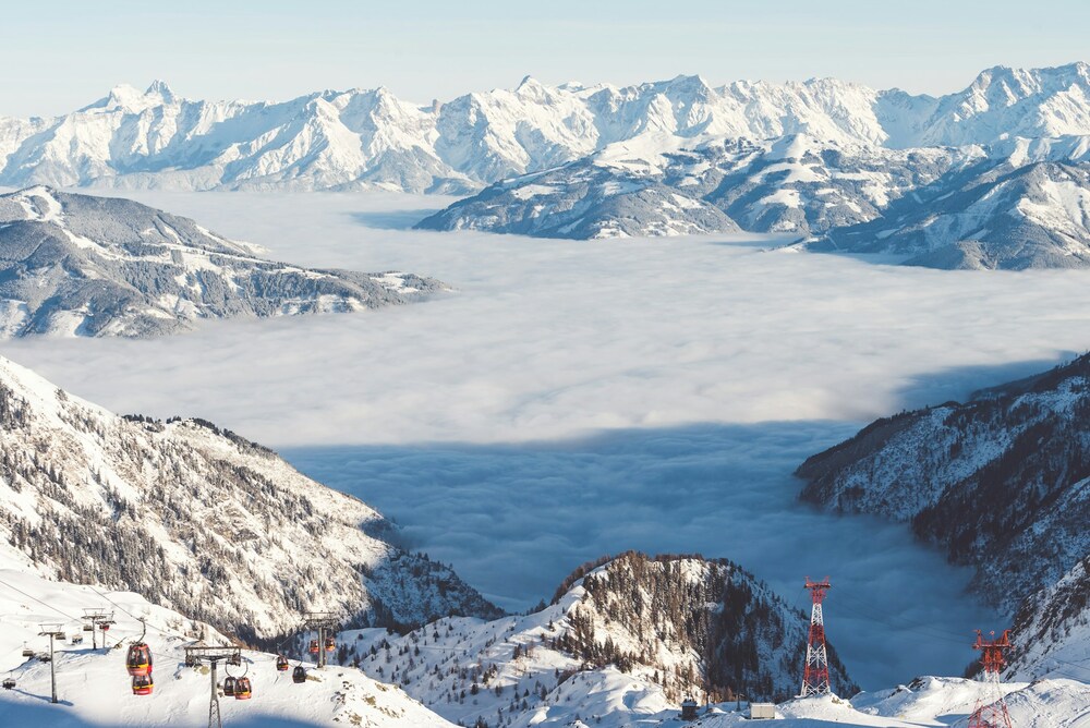 Unveiling the excitement of alpine skiing at elevated heights