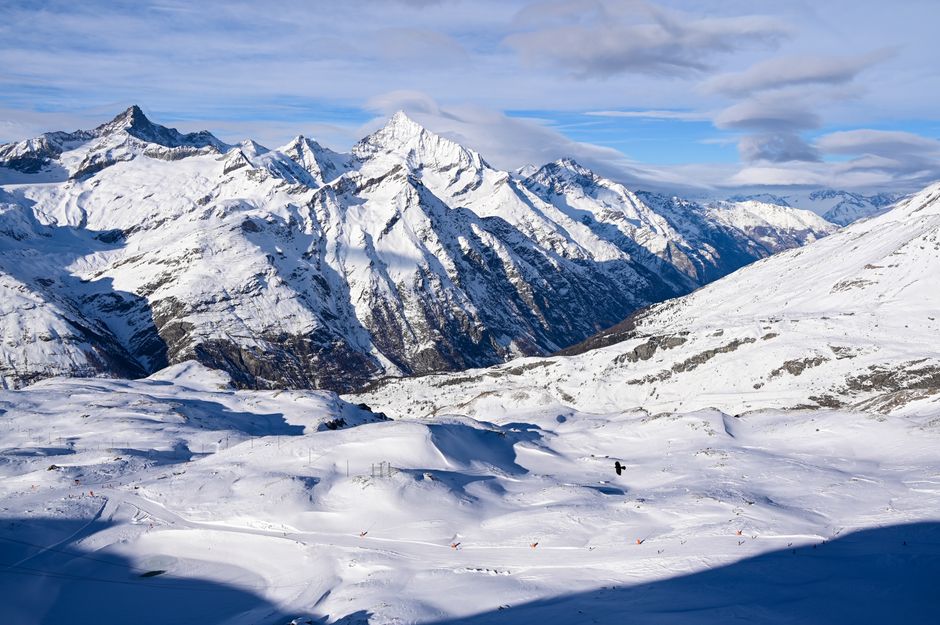 March Glacier Skiing: What Europe’s Highest Pistes Feel Like